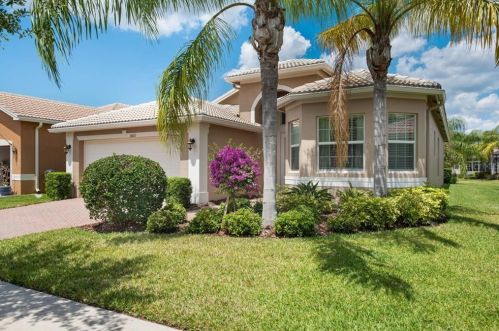 16011 Golden Lakes Dr, Wimauma, FL 33598-5208