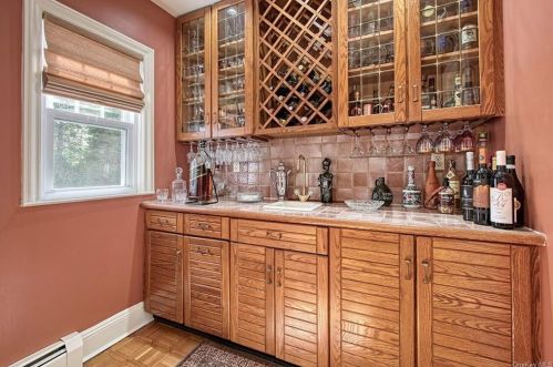 282 Ridgeway, White Plains NY  10605-4113 exterior