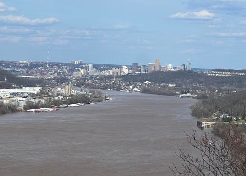 2926 Vista Ct, Covington KY  41017-3687 exterior