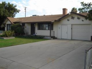 1909 School Ave, Porterville, CA 93257-1827
