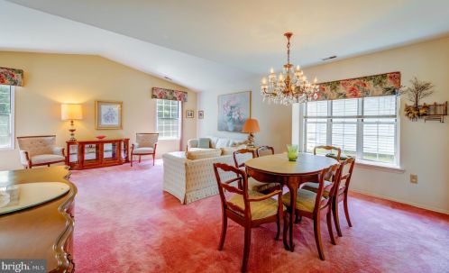 12 Meadowwood Ct, Columbus NJ  08022-1026 exterior