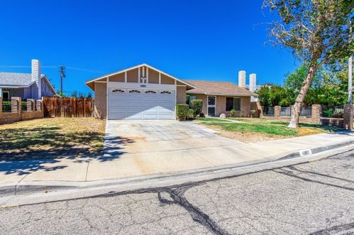 43907 Lively Ave, Lancaster, CA 93536-5756