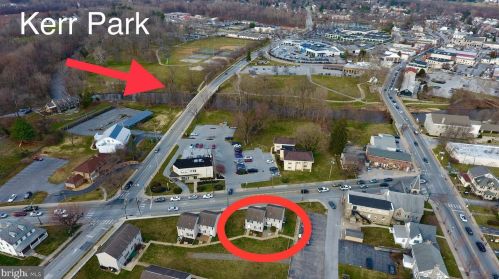 1 Terry Ct, Downingtown PA  19335-2606 exterior