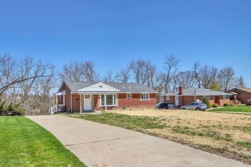 138 Firwood Dr, Bridgeville, PA 15017-1204