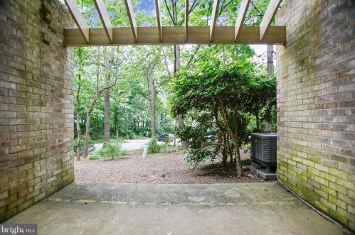 11220 Beaver Trl Ct, Herndon VA  20191-4352 exterior