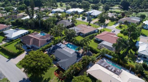 80 Cypress Point Dr, Naples FL  34105-6311 exterior