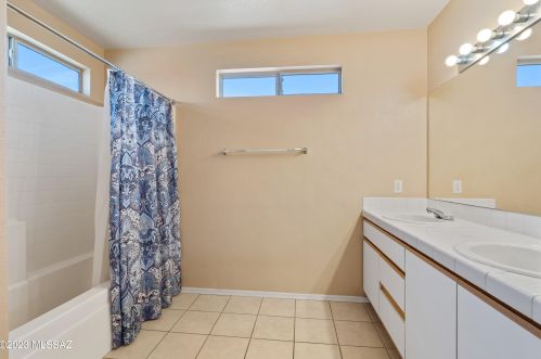 8761 Pomegranate St, Tucson AZ  85730-5735 exterior