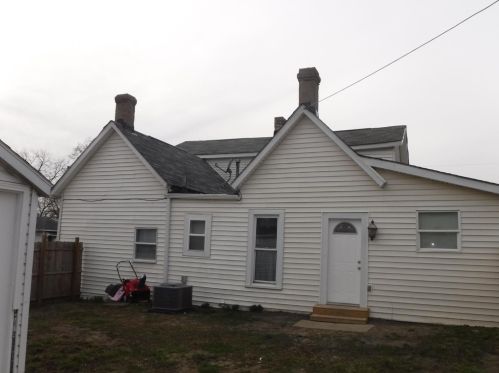 18 Center St, London, OH 43140-1437