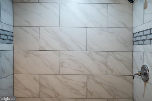 156 Riverview Dr, New Castle DE  19720-2732 exterior