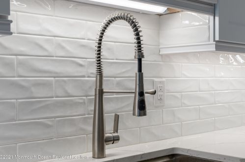 803 Leonardville Rd, Leonardo NJ  07737-1335 exterior