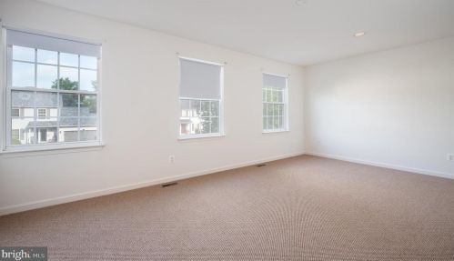 216 Shetland Dr, New Castle DE  19720-8832 exterior