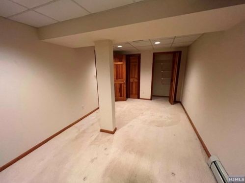 61 Bentley Dr, Franklin Lakes NJ  07417-1942 exterior