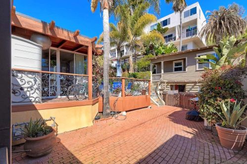 1660 Linwood St, San Diego CA 92110-2830 exterior