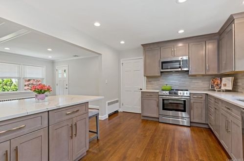 6 Collyer Pl, White Plains, NY 10605-5311