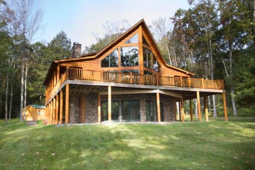 15 Camelot Dr, Hawley, PA 18428-9657