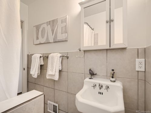 4745 Logan St, Englewood CO 80113-6841 exterior