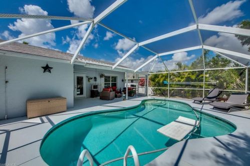 1139 13th Ter, Cape Coral FL  33990-3747 exterior