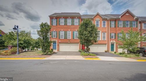 8070 Samuel Wallis St, Lorton VA  22079-2349 exterior