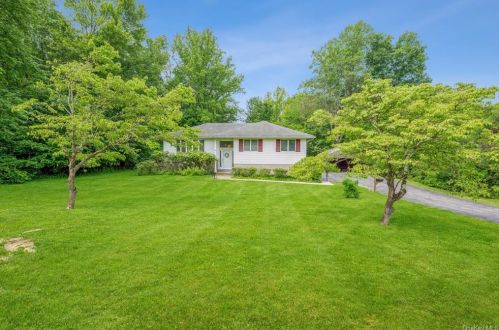 55 Eastview Dr, Valhalla, NY 10595-1008