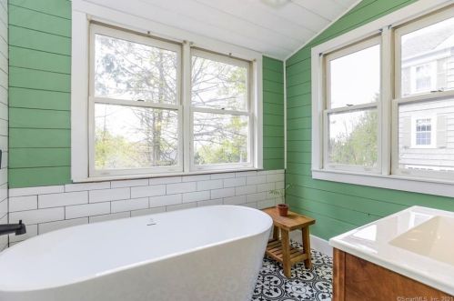 415 Ridge Rd, Middletown CT  06457-5230 exterior