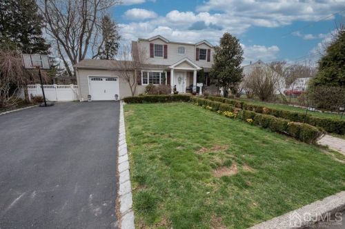 18 Richard Rd, East Brunswick, NJ 08816-3654