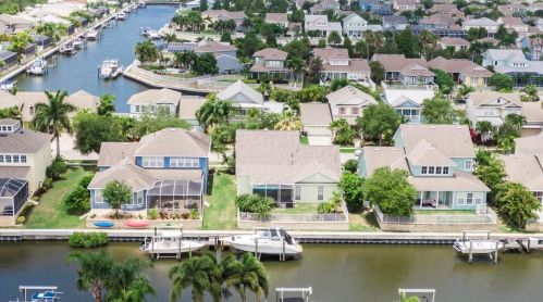 413 Islebay Dr, Ruskin FL  33572-3332 exterior