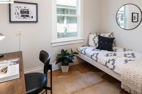 5766 Ayala Ave, Oakland CA 94609-1742 exterior