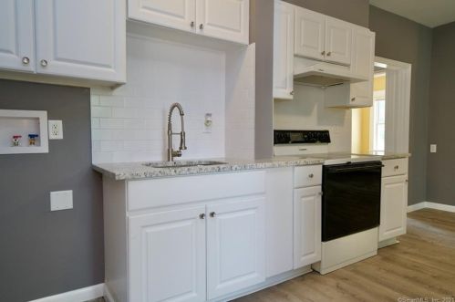 2 Acorn St, New Britain, CT 06051-1331