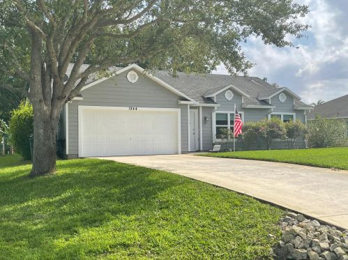 1844 Grant Ave, Fort Pierce, FL 34953-1023