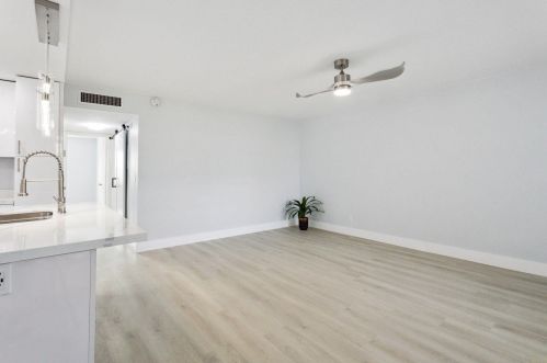 916 Flanders T, Delray Beach FL  33484-5354 exterior