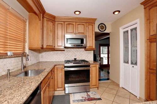 27 Larkin Ln, Garnerville NY  10923-1536 exterior