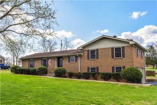 945 Puryears Bend Rd, Hartsville, TN 37074-3844