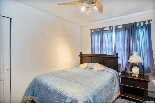 2 Laura Ct, Mount Sinai NY  11766-2360 exterior