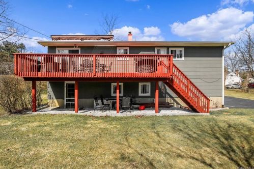 2839 Moreland St, Yorktown Hgts NY  10598-2420 exterior