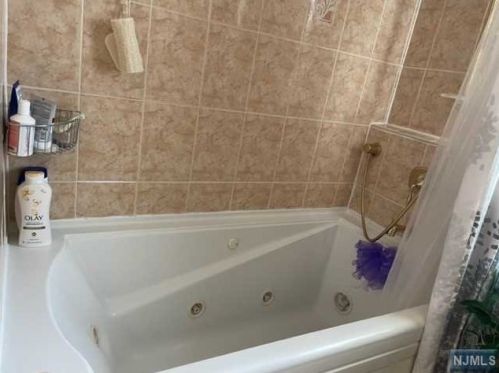 71 Jasper Ave, Teaneck NJ  07666-3816 exterior