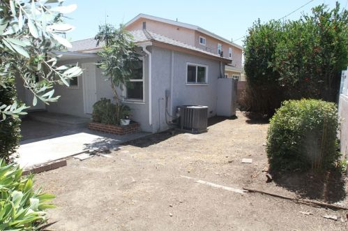 2735 Warwood Rd, Lakewood CA  90713-3137 exterior