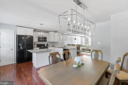 3 Nicole Ct, West Deptford NJ  08096-5506 exterior