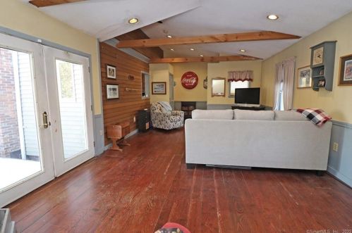 89 Fair St, Bristol, CT 06010-5531