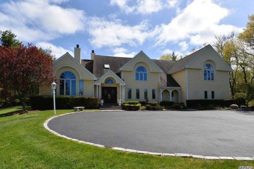 1 Redmond Ln, Muttontown, NY 11771-3109