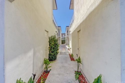 4200 10 St, Long Beach CA  90804-3906 exterior