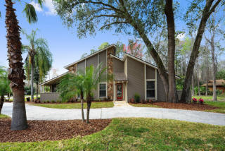 7992 Green Glade Rd, Jacksonville, FL 32256-7352