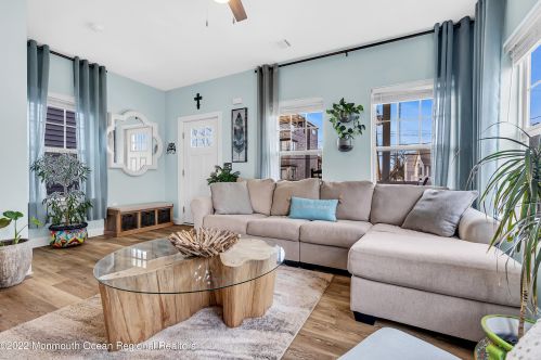 25 Miller St, Monmouth Hills NJ  07732-1751 exterior