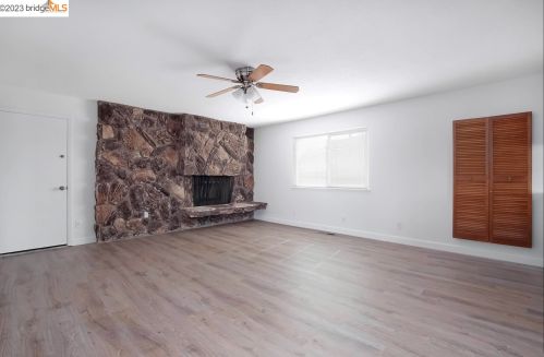 1409 Ventura Dr, West Pittsburg CA  94565-6426 exterior