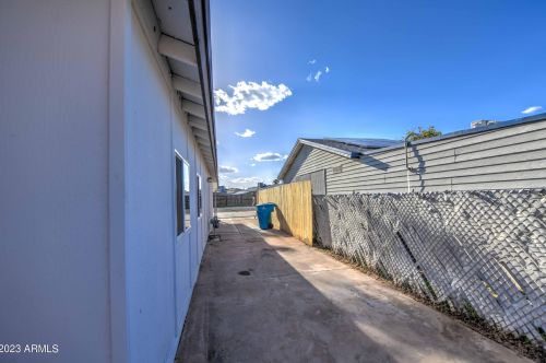 5813 37 Ave, Phoenix AZ 85053-4620 exterior