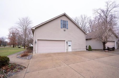 3899 Timber Ln, Hermitage, PA 16148-6069