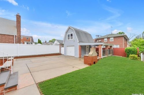 86-15 262nd St, Floral Park NY  11004-1344 exterior