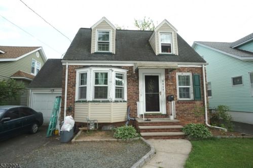 2253 Church St, Rahway, NJ 07065-3629