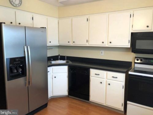 1304 Silver Ct, Trenton NJ  08690-3525 exterior