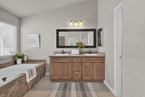 537 Stanford St, Vacaville CA  95687-4609 exterior