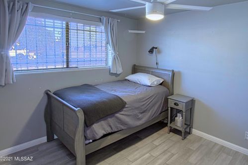 2261 Rainbow Vis Dr, Tucson AZ 85712-2914 exterior